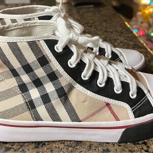 Burberry Beige Fabric Label